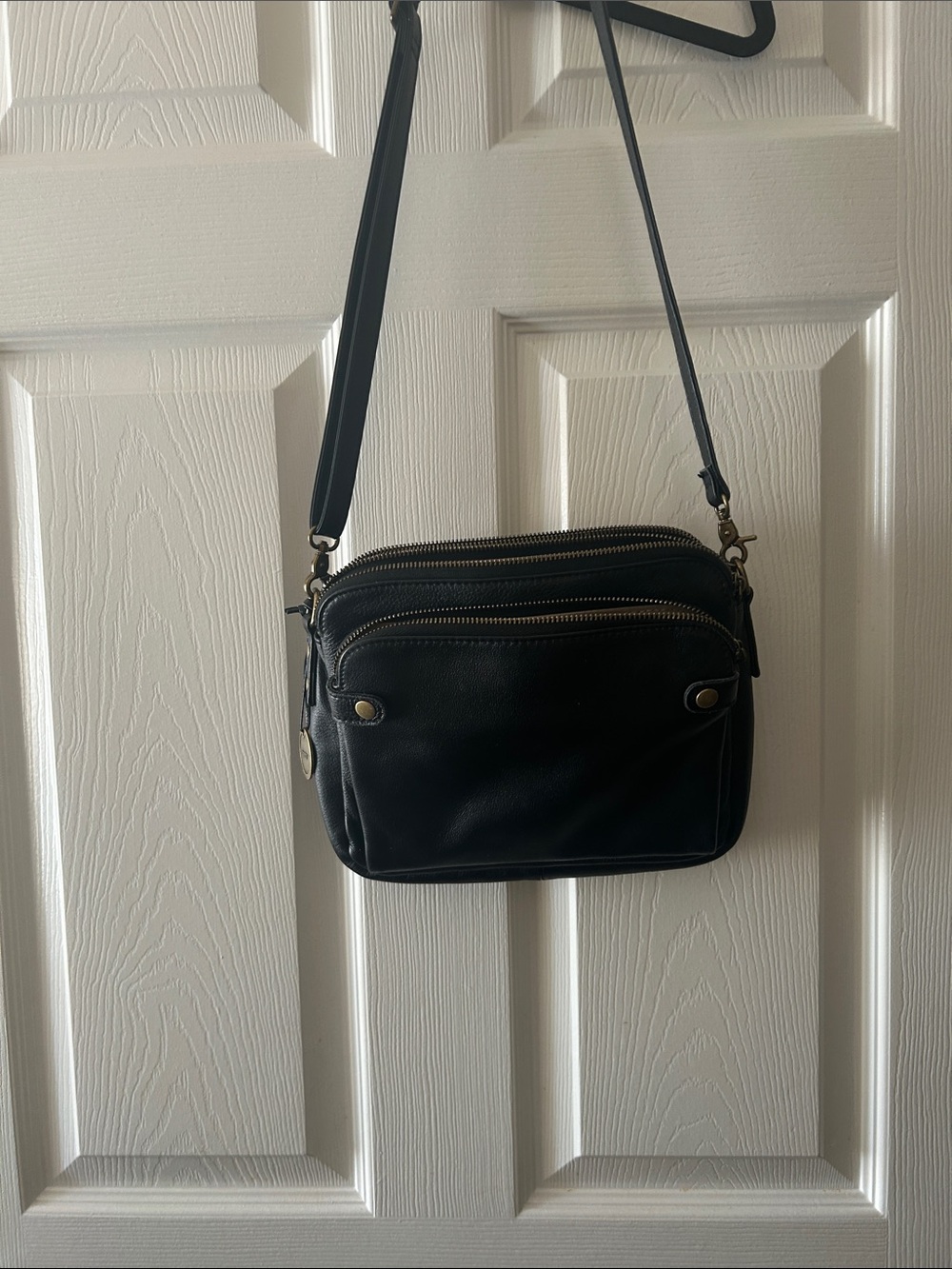 Minooy The Bali black leather three layer crossbody